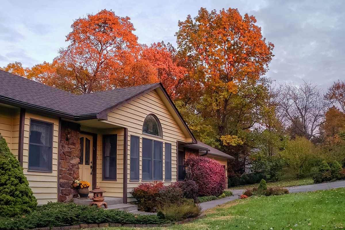 michigan home in the fall